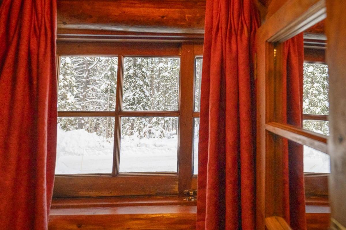 Storm Mountain Lodge & Cabins Касъл Джънкшън Екстериор снимка