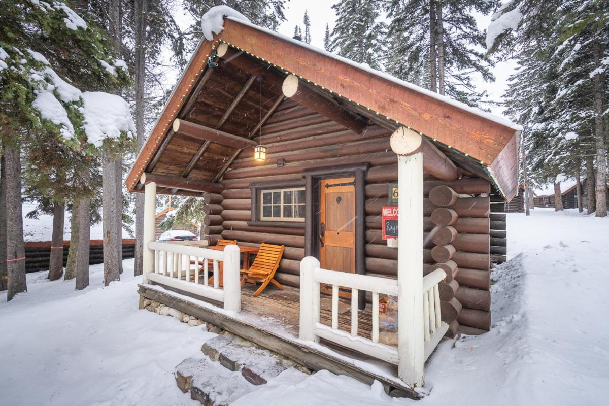 Storm Mountain Lodge & Cabins Касъл Джънкшън Екстериор снимка
