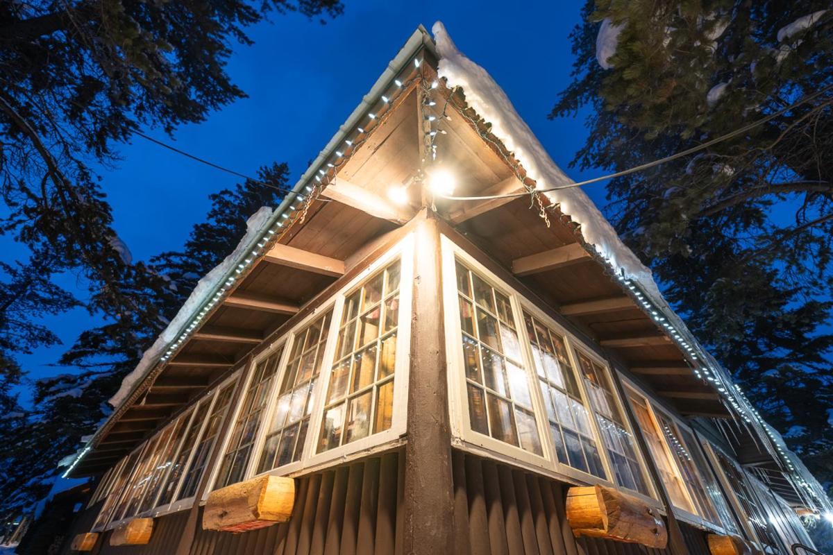 Storm Mountain Lodge & Cabins Касъл Джънкшън Екстериор снимка