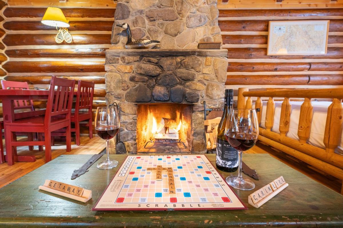 Storm Mountain Lodge & Cabins Касъл Джънкшън Екстериор снимка