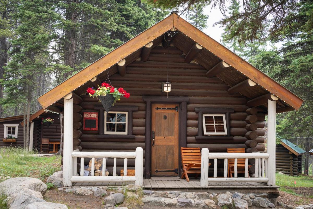 Storm Mountain Lodge & Cabins Касъл Джънкшън Екстериор снимка