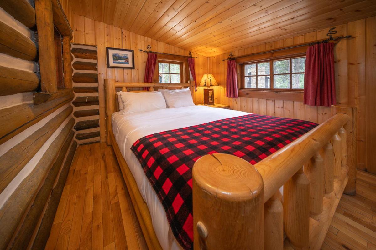 Storm Mountain Lodge & Cabins Касъл Джънкшън Екстериор снимка