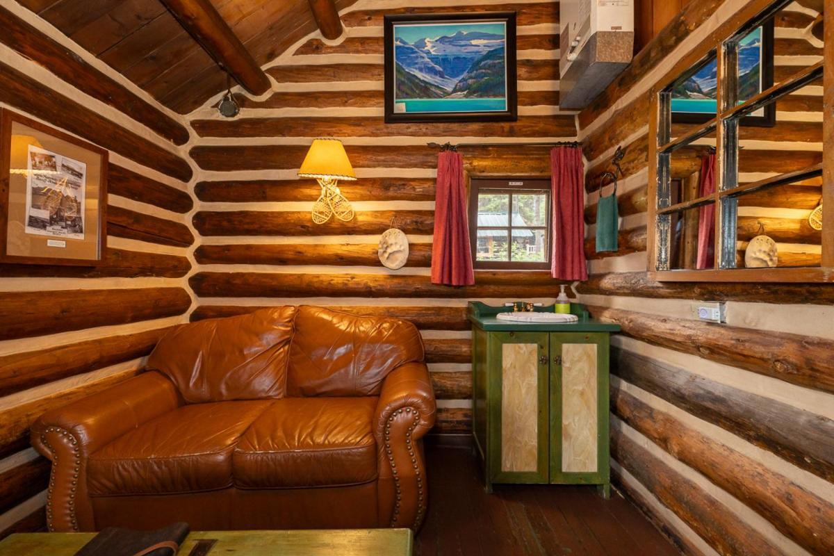 Storm Mountain Lodge & Cabins Касъл Джънкшън Екстериор снимка